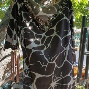 Dress giraff print with bead embellished neckline